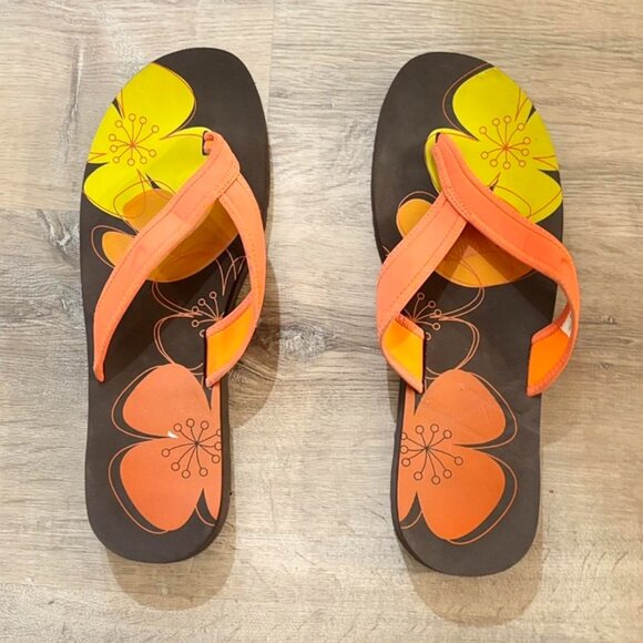 Y2K Nike Hibiscus Sandals - Vintage Surf Style | - Picture 1 of 3